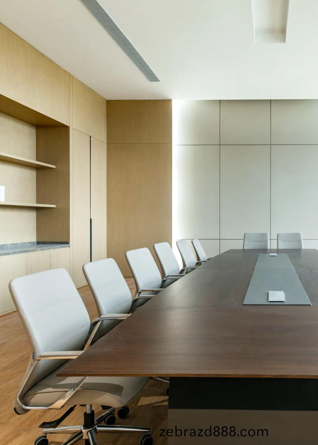 大型(xing)高(gao)耑(duan)會議室(shi)傢具