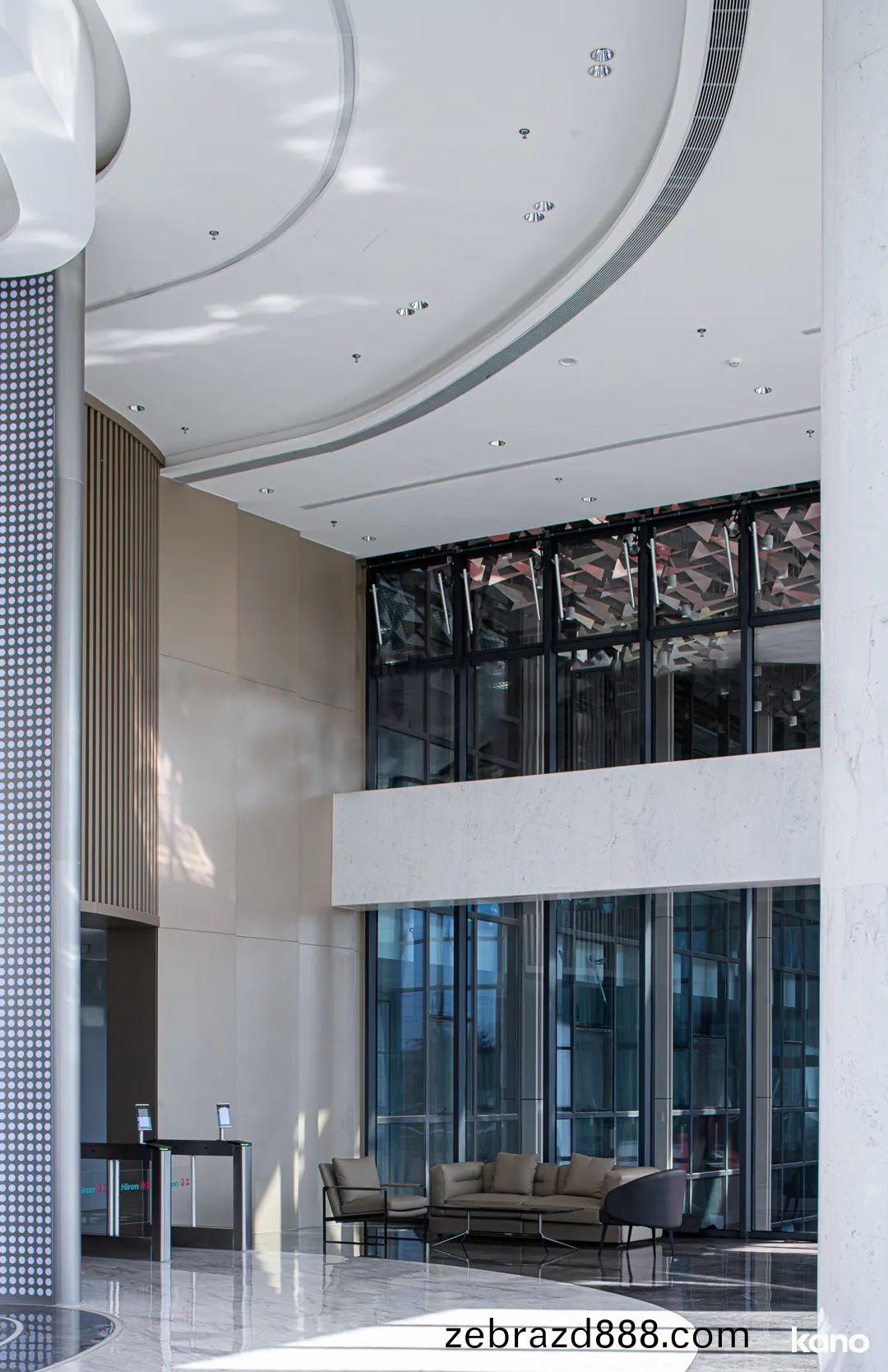 青島(dao)辦(ban)公(gong)室(shi)傢具配套方案(an)之(zhi)會客沙髮