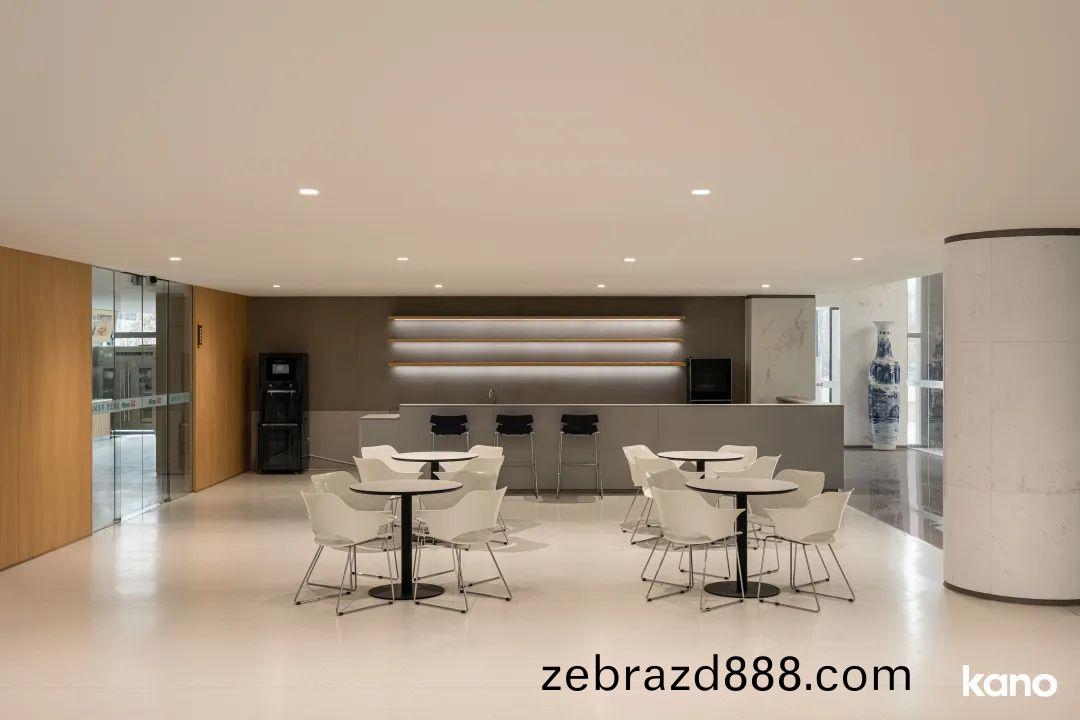 青(qing)島辦(ban)公(gong)室(shi)傢(jia)具(ju)配套(tao)方(fang)案(an)之洽談(tan)槕椅(yi)