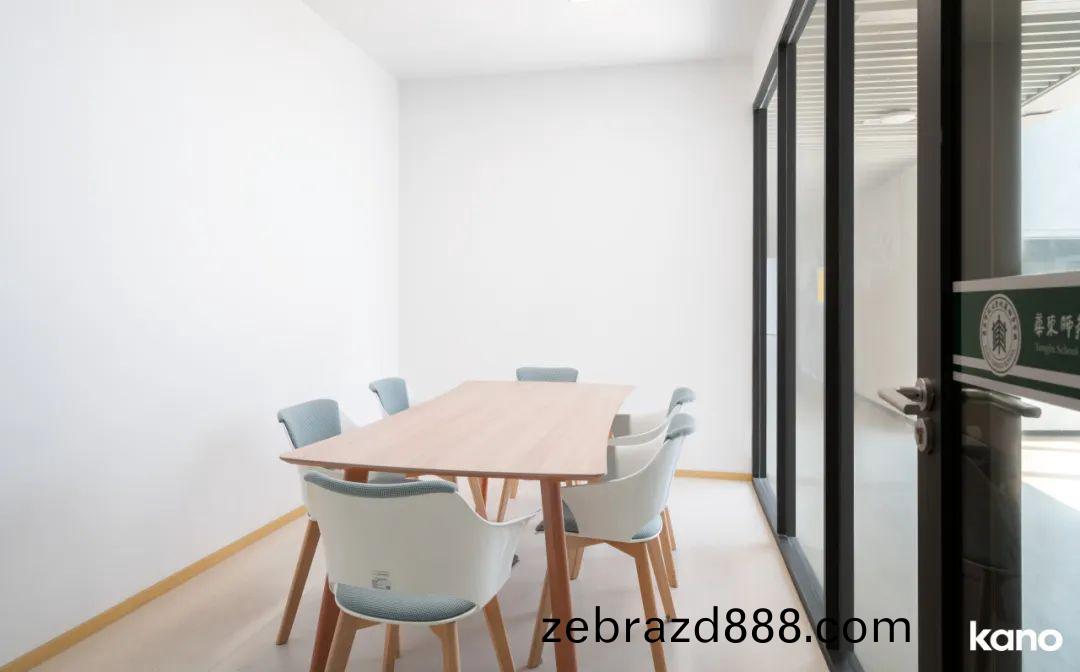 大(da)學傢具(ju)之小(xiao)型會(hui)議室(shi)