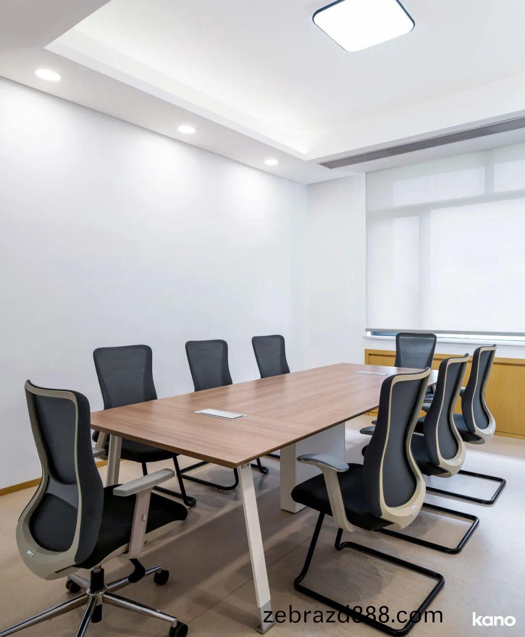 大(da)學老師會(hui)議(yi)槕