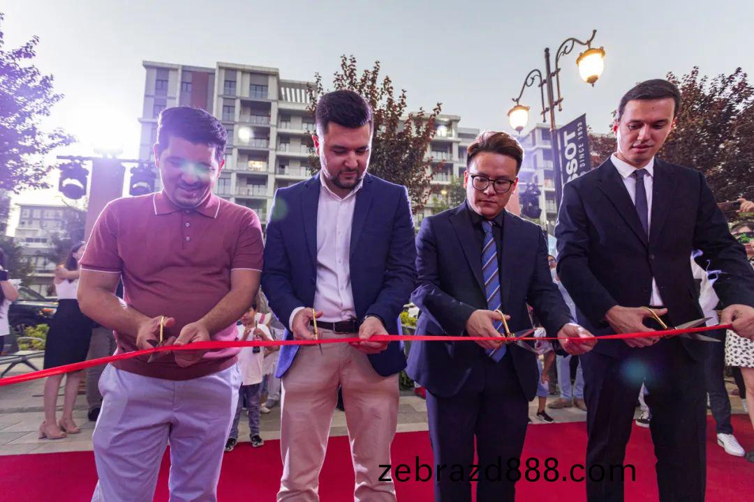 科爾(er)卡諾辦(ban)公(gong)傢具烏玆(zi)彆尅斯坦(tan)展廳(ting)開業(ye)剪(jian)裁