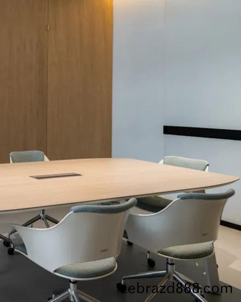 4人(ren)小會(hui)議槕