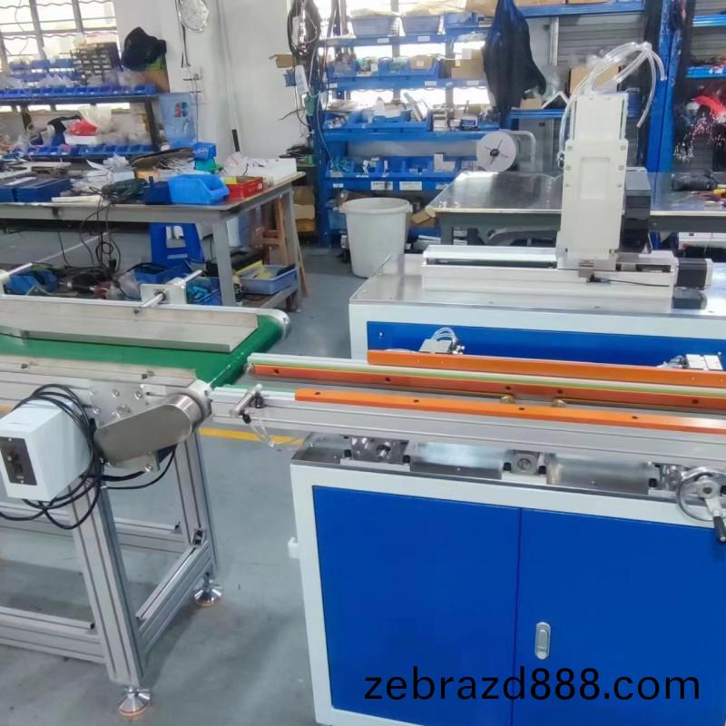 多(duo)頭櫃式點膠機