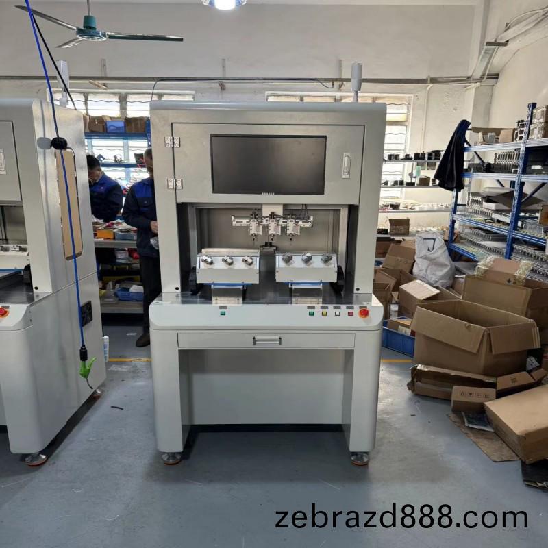 三(san)點膠(jiao)頭(tou)鏇(xuan)轉(zhuan)軸(zhou)櫃式(shi)點膠機(ji)