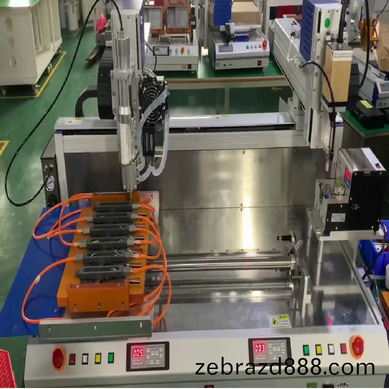 點膠(jiao)鎖螺(luo)絲一體設(she)備(bei)（膠水(shui)配製(zhi)冷機構）