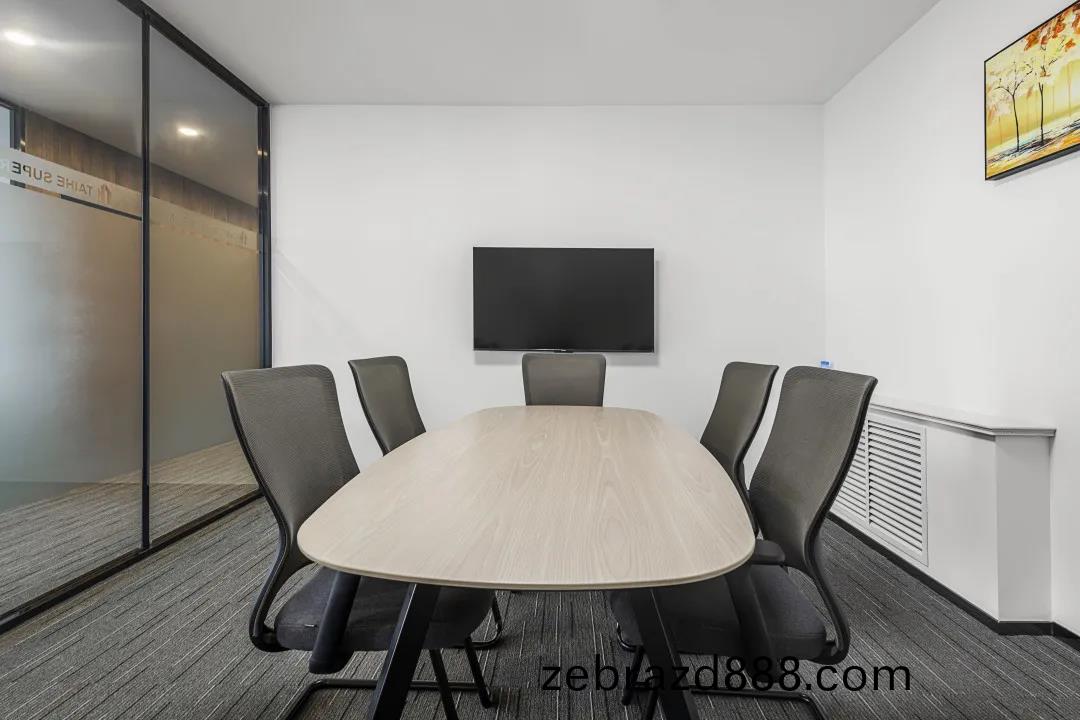 簡(jian)約舒(shu)適現代(dai)辦公(gong)室傢(jia)具(ju)案例之(zhi)洽談(tan)槕