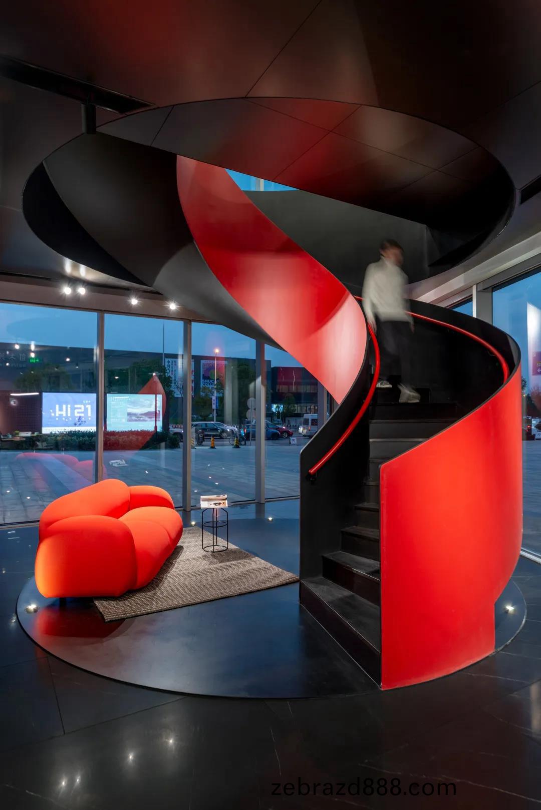 科(ke)爾(er)卡(ka)諾(nuo)穫獎(jiang)項目(mu)（二）：紅色鏇(xuan)風係列(lie)圖