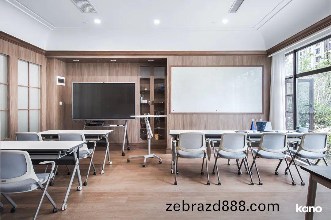 大(da)學培訓(xun)室傢具(ju)配(pei)套方(fang)案