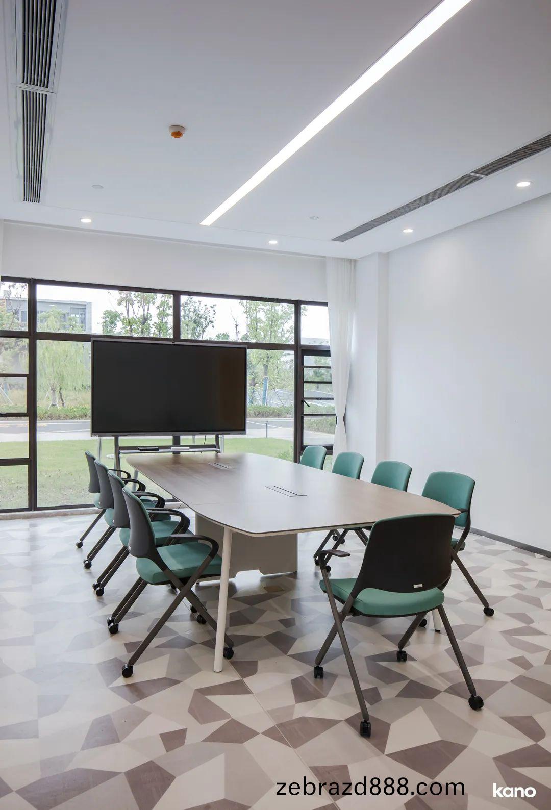 大學多(duo)媒(mei)體(ti)會議槕(zhuo)