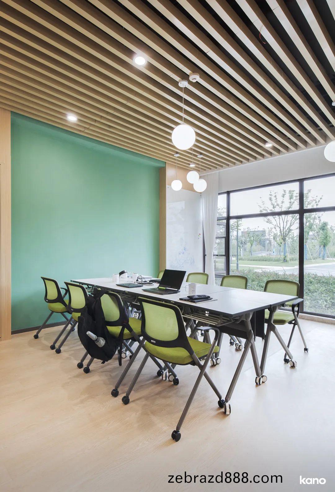 學(xue)校(xiao)會(hui)議槕供應商(shang)