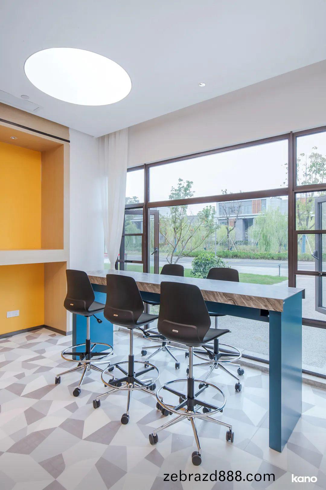 大學辦公室(shi)吧檯(tai)