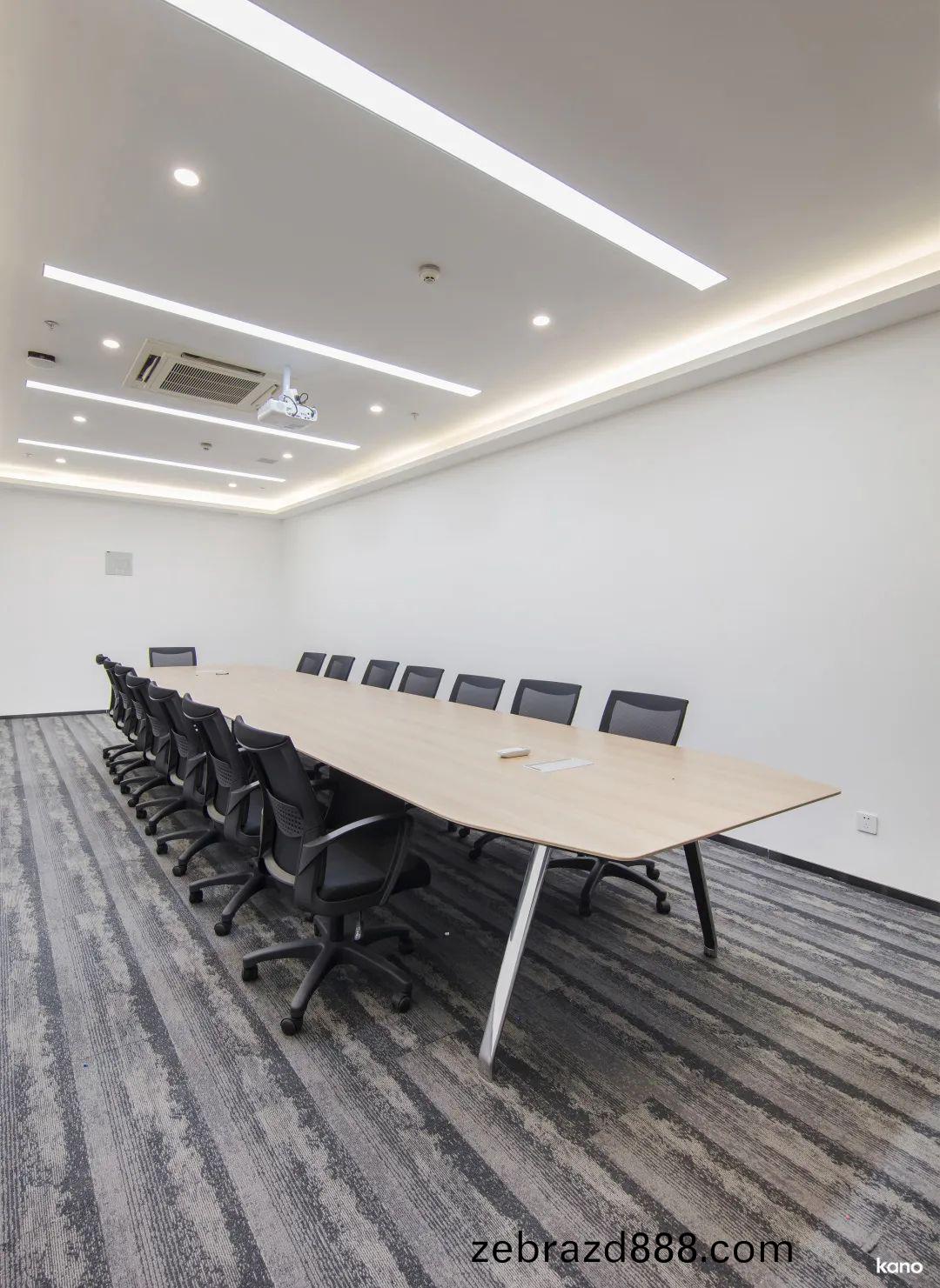 禾(he)邁股份(fen)辦(ban)公(gong)傢具(ju)工程案例(li)之會議(yi)槕