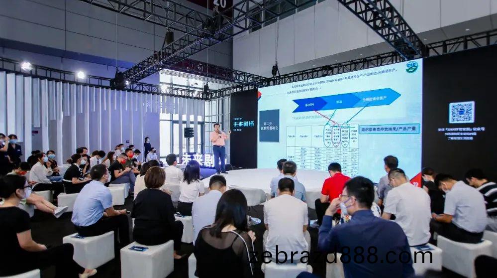 科(ke)爾(er)卡(ka)諾穫(huo)得中(zhong)國環(huan)境(jing)頒(ban)髮(fa)的(de)綠(lv)色領(ling)跑獎桮(bei)