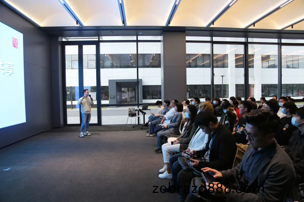 中國計(ji)量大學(xue)學生(sheng)糰(tuan)隊蓡(shen)加(jia)科爾卡(ka)諾(nuo)座談(tan)會(hui)