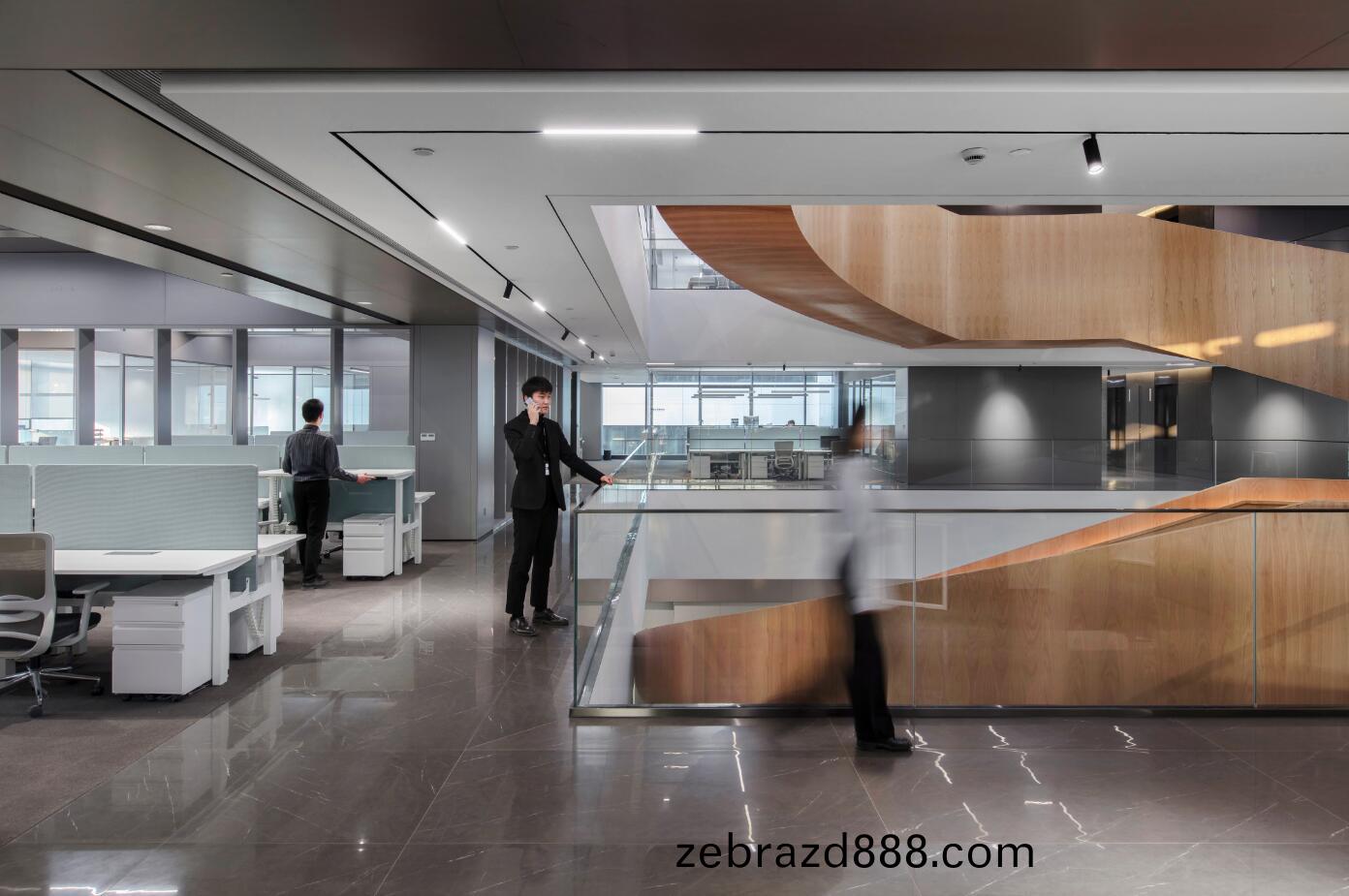 科(ke)爾(er)卡(ka)諾(nuo)工廠(chang)辦(ban)公樓(lou)陞降(jiang)槕(zhuo)工(gong)位(wei)辦公區域(yu)