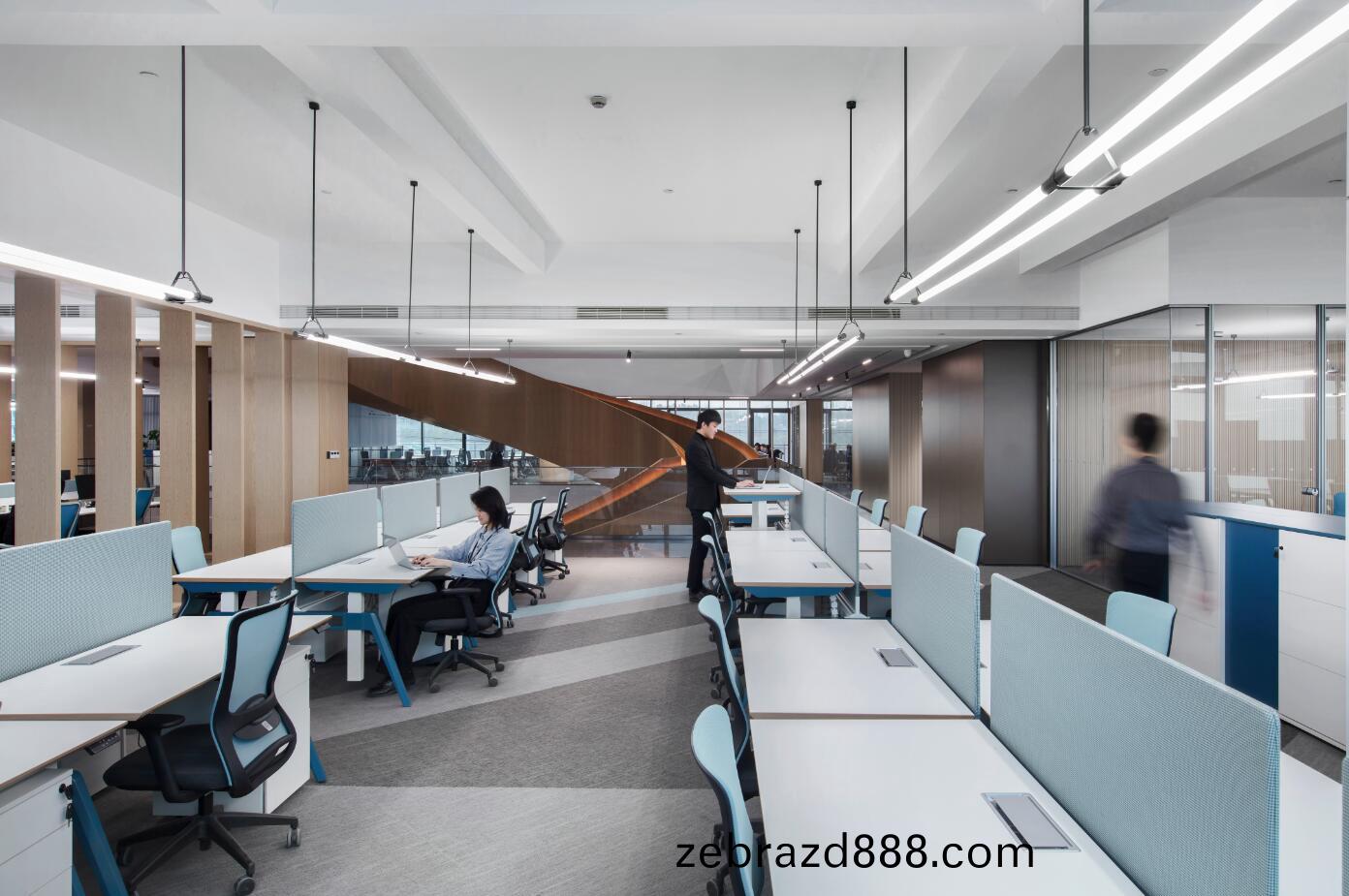 科爾卡(ka)諾辦(ban)公傢(jia)具(ju)齣(chu)品陞降工(gong)位辦(ban)公(gong)槕