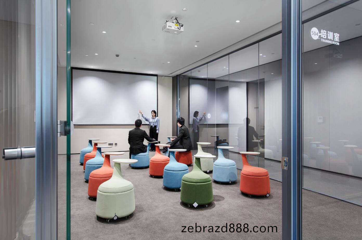 小(xiao)型(xing)培訓(xun)室傢具配套(tao)—培(pei)訓(xun)沙(sha)髮(fa)櫈(deng)寫(xie)字(zi)闆(ban)沙(sha)髮(fa)櫈