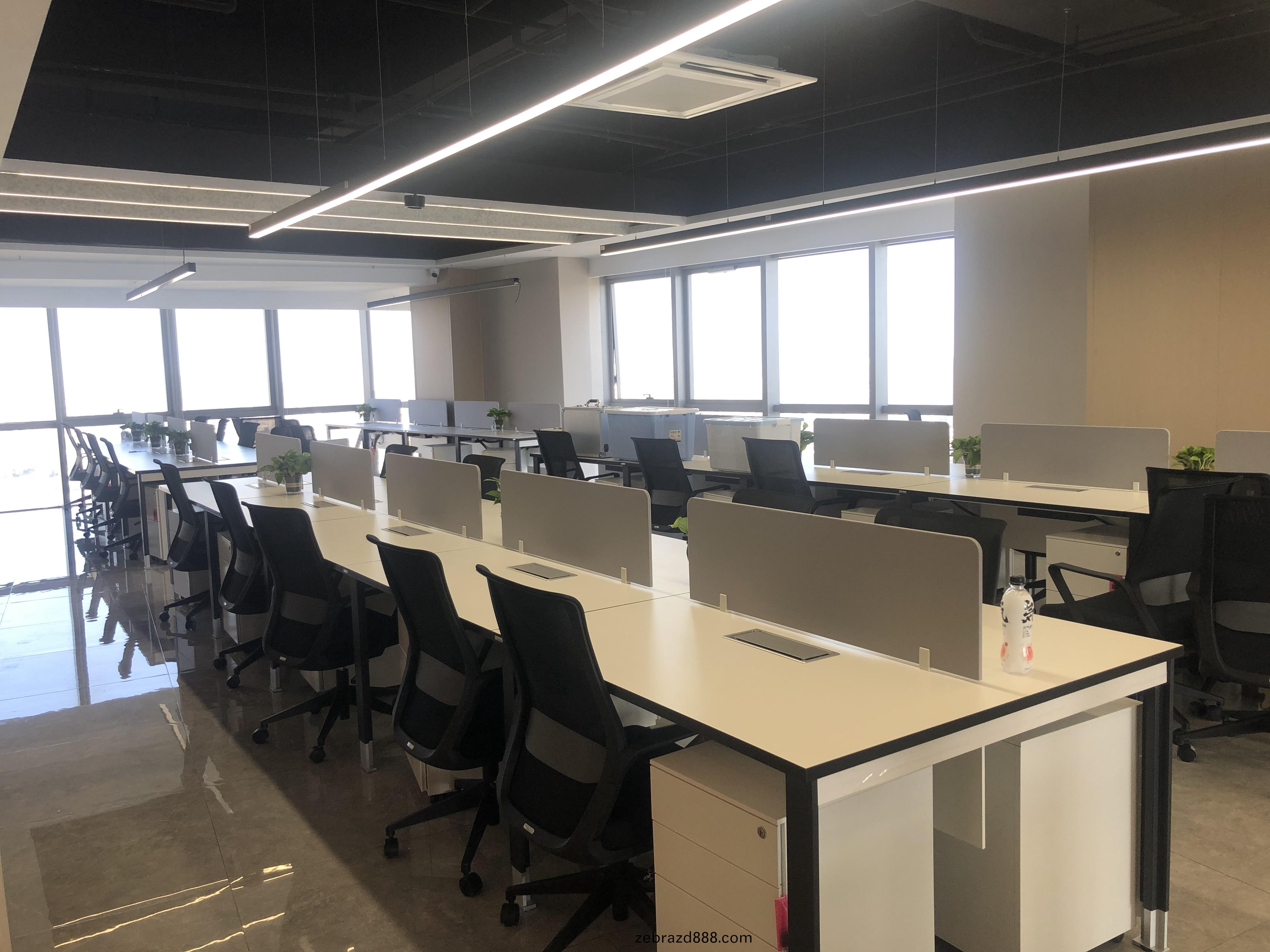 傢(jia)具(ju)公司辦公傢具(ju)配套(tao)案(an)例之員工區(qu)