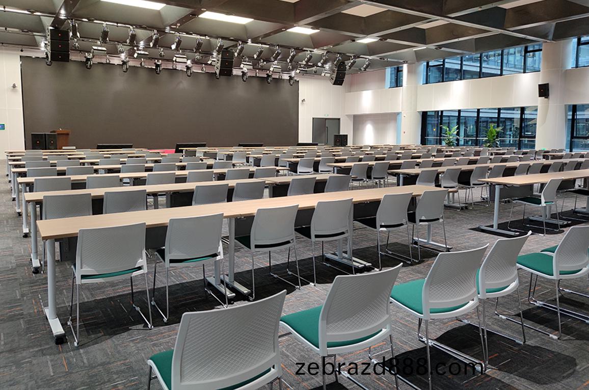 大型集糰公(gong)司(si)辦(ban)公(gong)傢具(ju)採購(gou)案例之(zhi)集糰培(pei)訓(xun)室